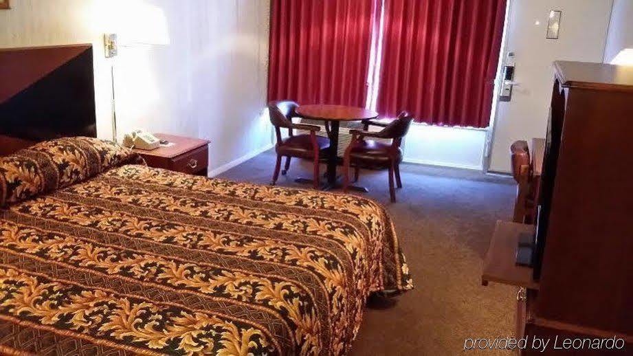Red Carpet Inn - Louisville Luaran gambar